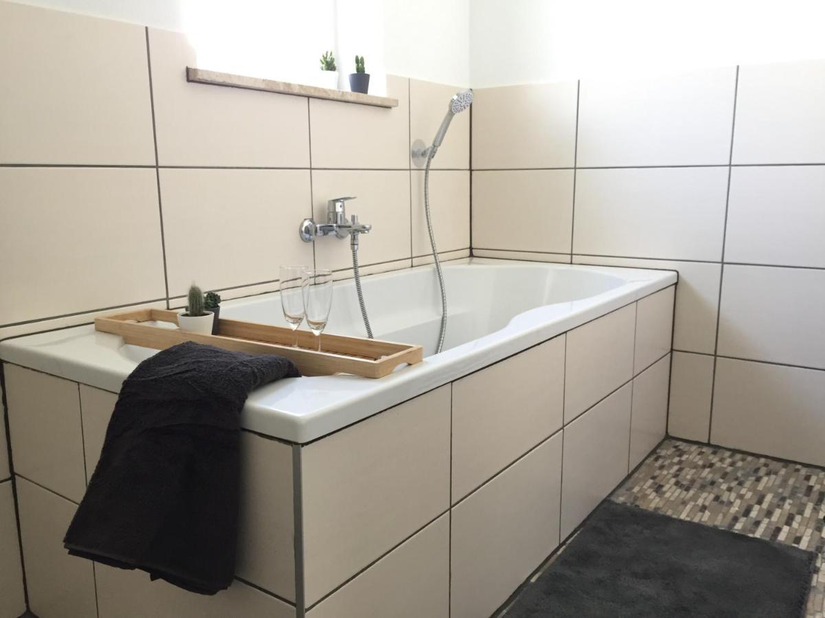 Ferienwohnung Am Bodensee- Zentrale Lage, Free Parking And Wifi, 109 M2, Privater Garten, 7 Gaeste, 2X Kingsize Boxspringbett, Familienfreundlich Фридрихсхафен Экстерьер фото